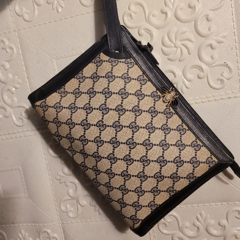 Gucci GG Supreme Canvas Navy 2 way wristlet Clutch Crossbody Bee Bag 70s Authent
